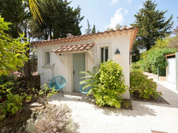 Charmante petite maison à pieds du village de Saint-Tropez